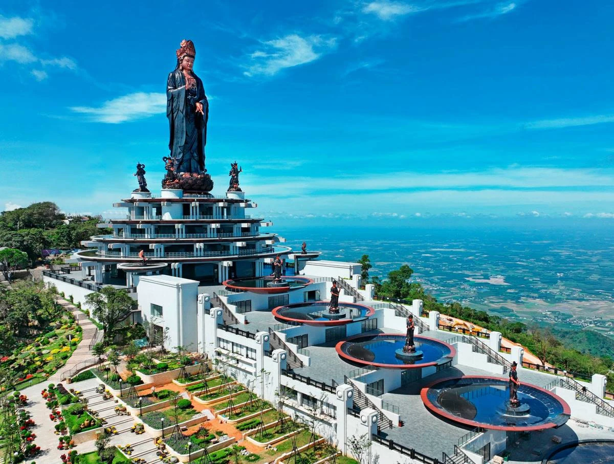 NÚI BÀ ĐEN – NGỌN NÚI THIÊNG GIỮA TÂY NINH