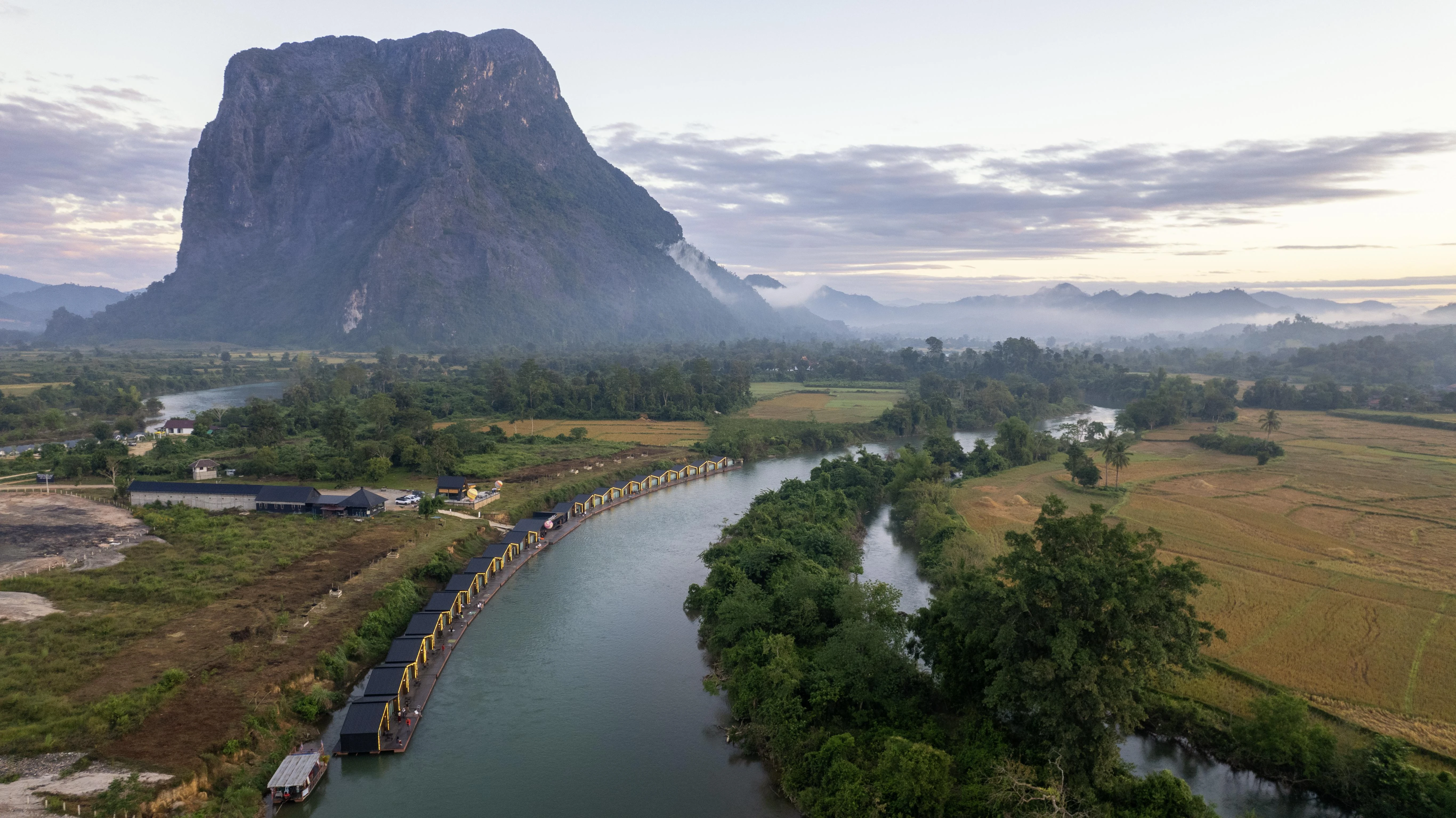 MUANG FUANG - VIÊN NGỌC XANH GIỮA NÚI RỪNG LÀO